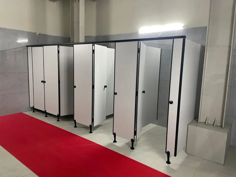 Changing room cubicles installed at Powerplay