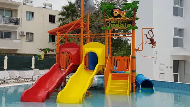 3P Water Slide &mdash; multiplay structure by Synergy