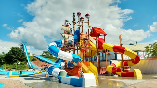 6P Water Slide &mdash; multiplay structure by Synergy