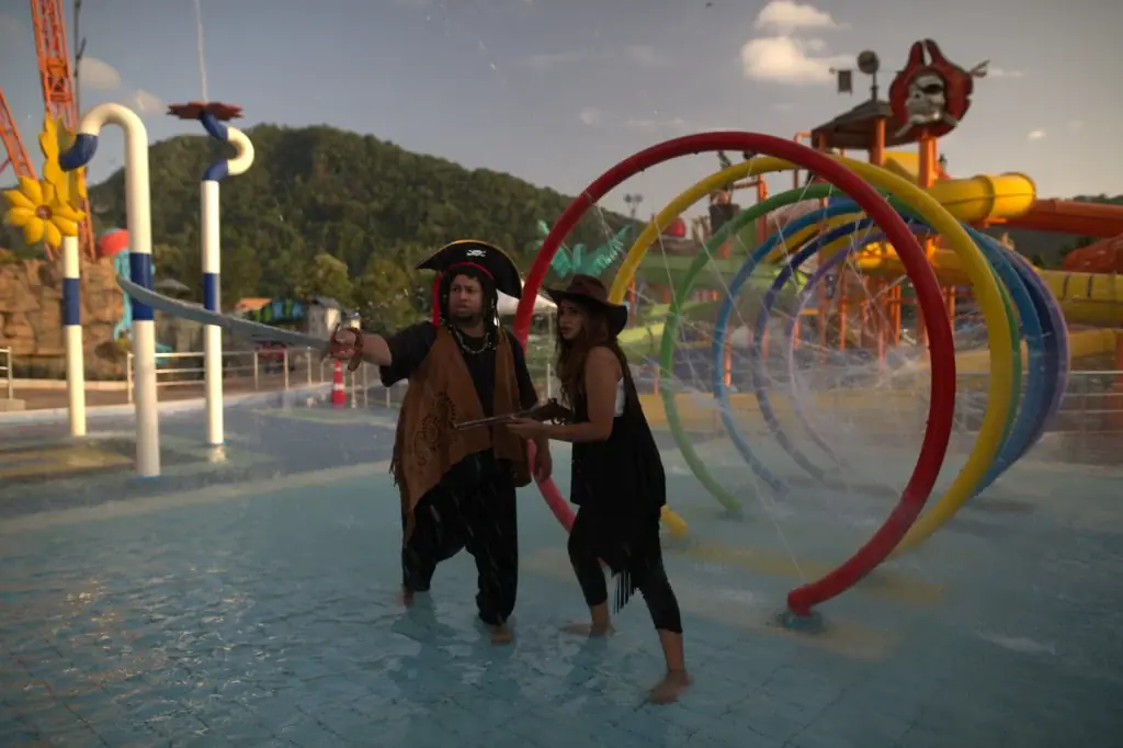 Rainbow Rings at Silver Storm, Athirapally